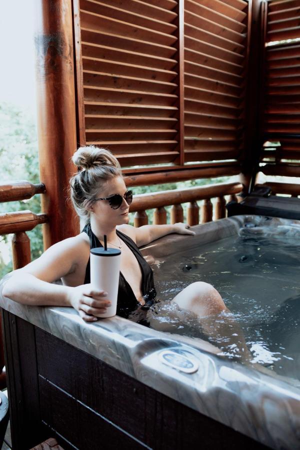 Gorgeous Large Mountain View Cabin W Hot Tub, Free Wifi, Games Villa Sevierville Buitenkant foto